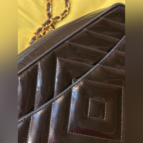 Chanel vintage camera bag, comes with card (need to find) - Picture 6 of 12